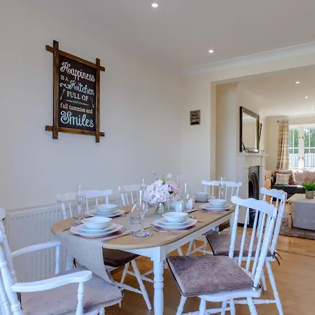 3 Bed In Malton 78311 Holiday home Kirby Misperton